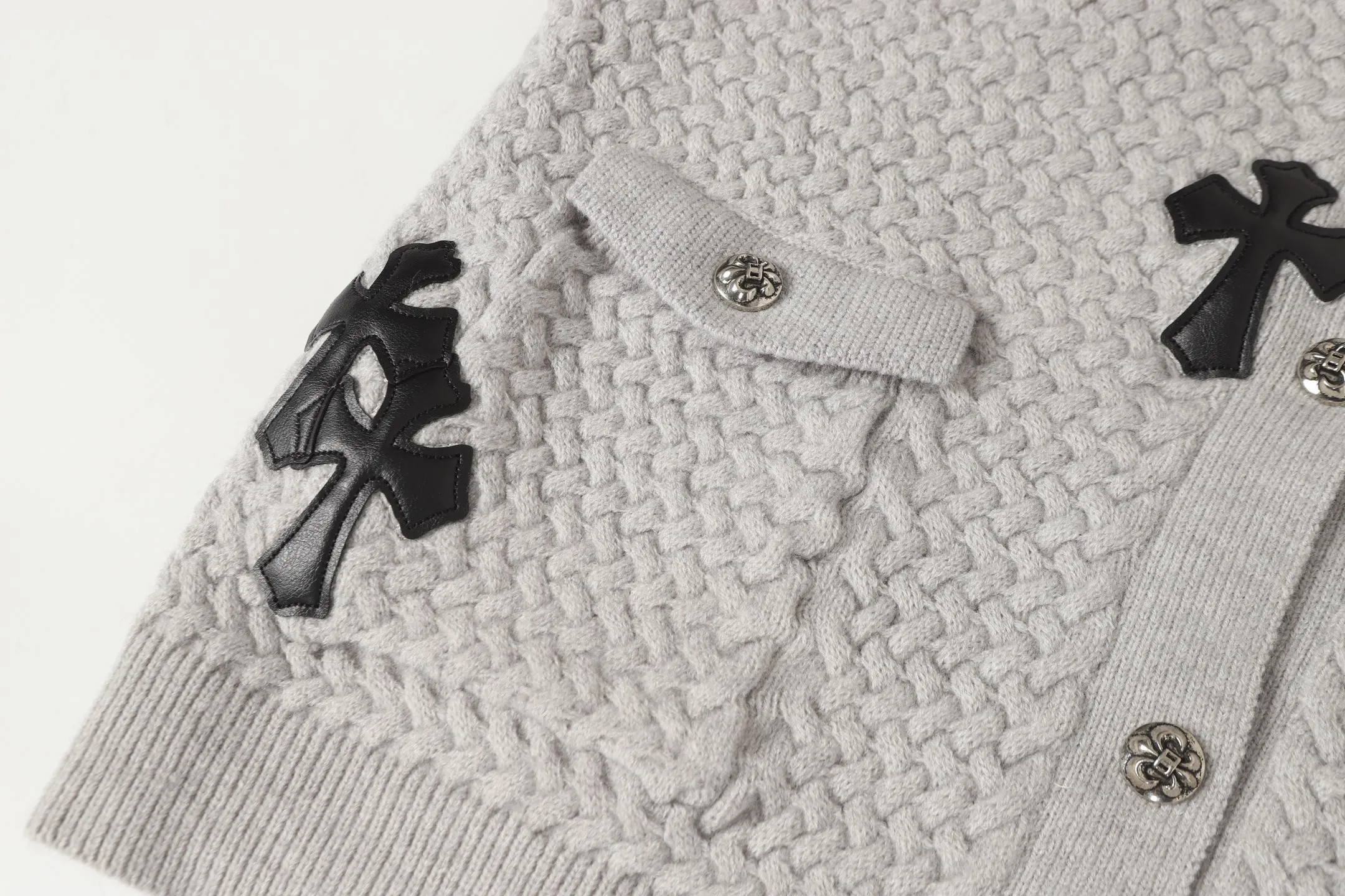 P300 #M904 - Chrome Hearts/Chrome Hearts Heavy Industry Sanskrit appliquéd embroidered cardigan knitted sweater - High weight, high density and high quality. The wool is soft, delicate and skin-friendly. It feels soft and silky. It has excellent warmth and skin-friendly properties. - Customized weaving and dyeing, no color difference. No matter the fabric or workmanship details, it is the ordinary version on the market. - Hardware zipper accessories are all customized, full of details -Colour: light gray black -Size: S M L XL